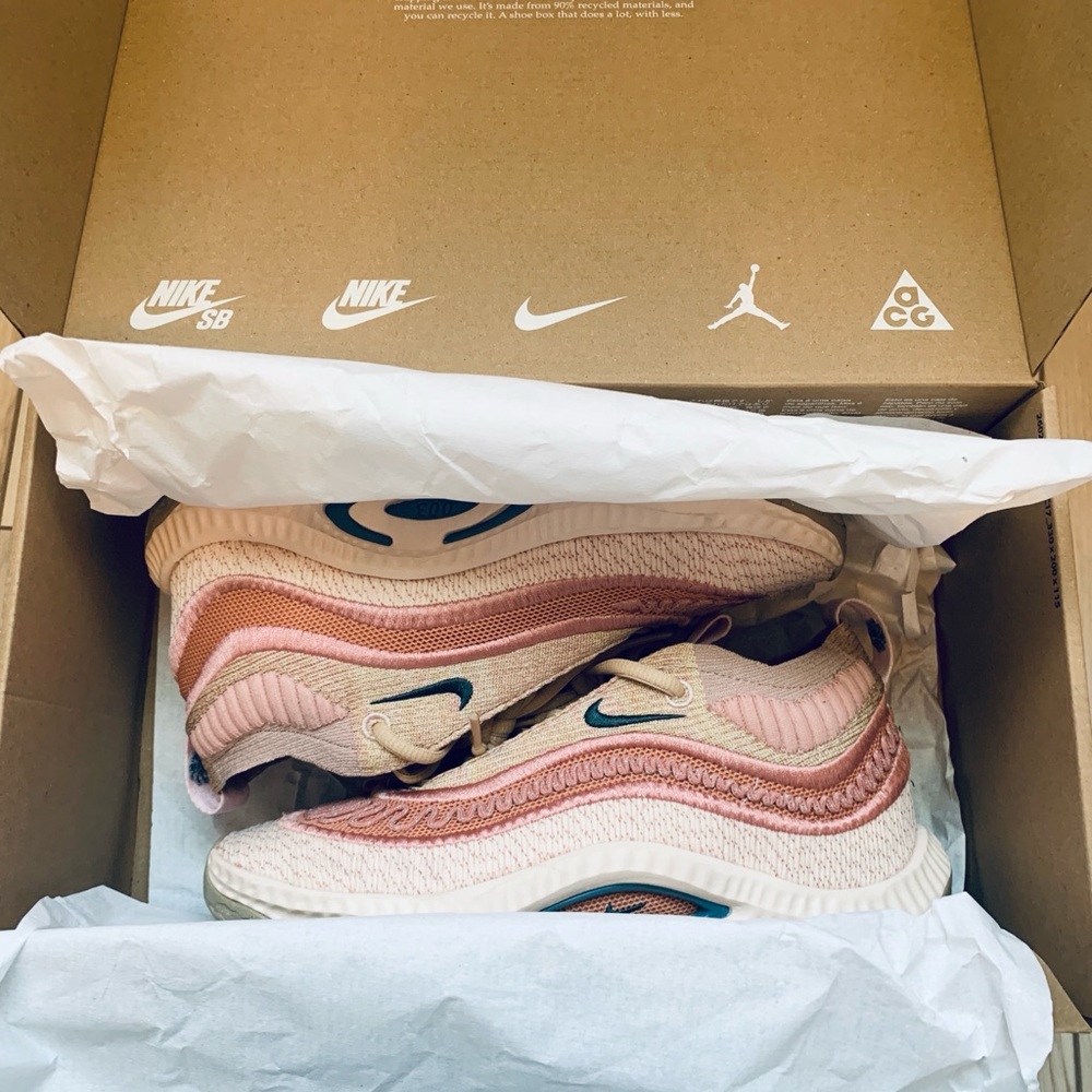 Nike Cosmic Unity 3